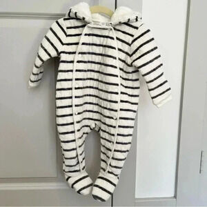 Nordstrom baby hooded bunting Size 3-6months